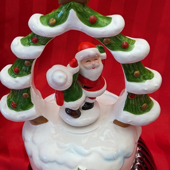 Vtg. 1984 Lefton Dancing Santa &Mrs Claus Music Box Plays Here Comes Santa Claus - Picture 8 of 10